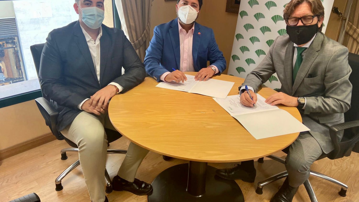 Unicaja Banco y AJE Málaga firman un convenio para financiar a los jóvenes empresarios