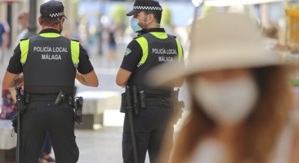 La Policía de Málaga denuncia a 472 personas por incumplir el uso de mascarilla obligatoria