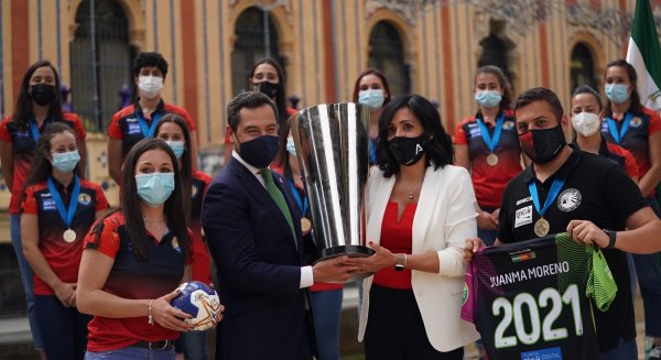 Moreno celebra la temporada del Balonmano Rincón Fertilidad Málaga con tres victorias en España y Europa