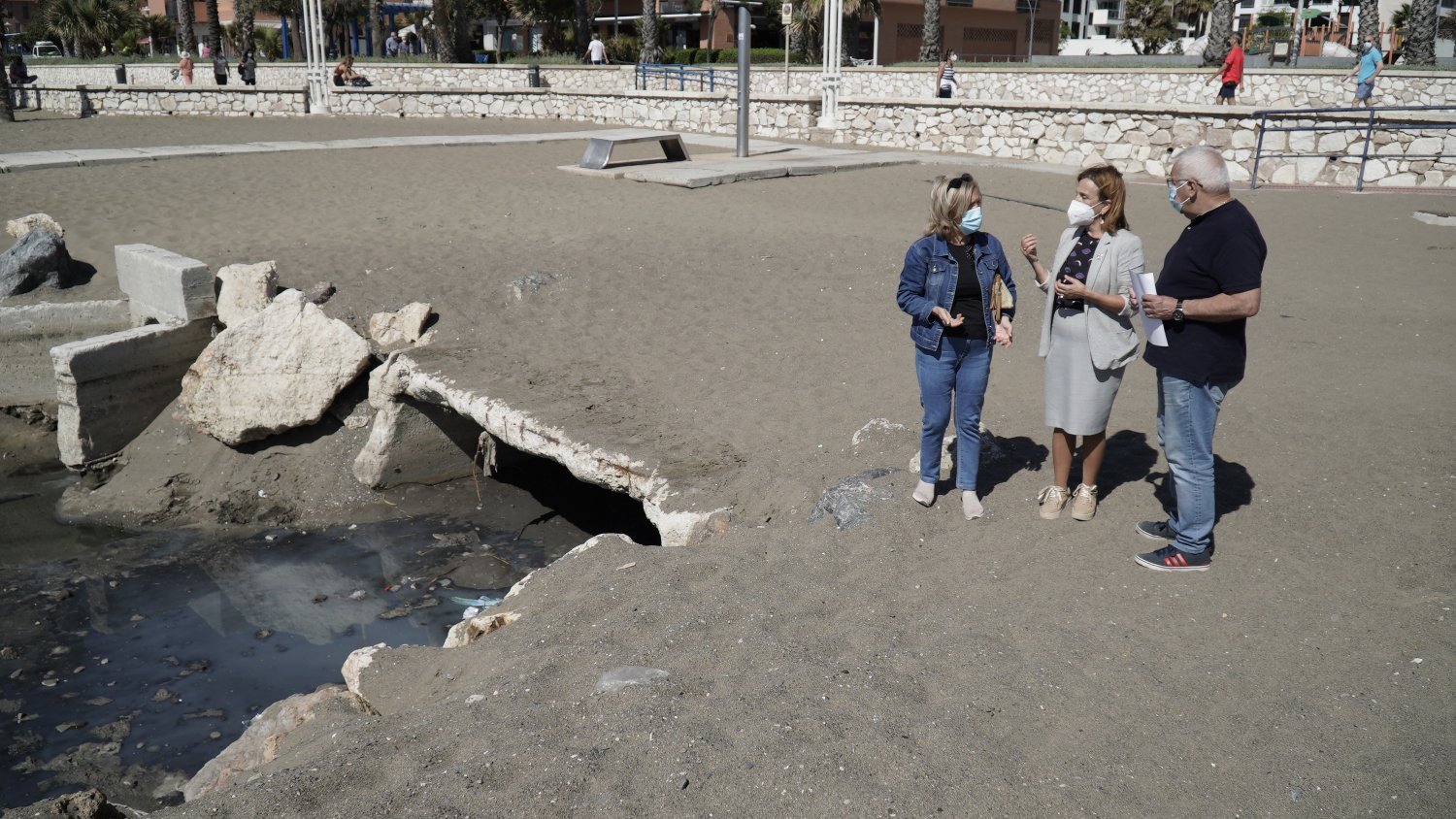 PSOE pide un control del alcantarillado y mejora de los aliviaderos para los malos olores en Málaga