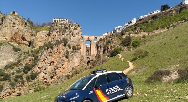 La Policía Nacional detiene en Ronda a un joven durante un “pase” de droga