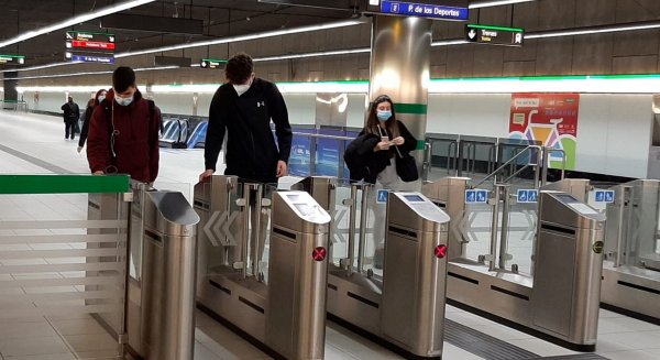 Metro de Málaga recupera el horario del fin de semana hasta la 1.30 horas de la madrugada