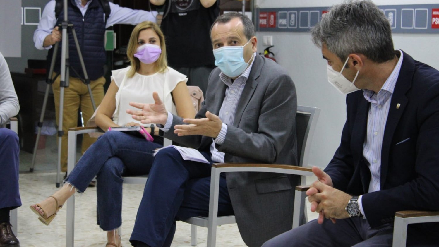 Ruiz Espejo traslada el apoyo del PSOE de Málaga a los trabajadores de Tívoli World en Benalmádena