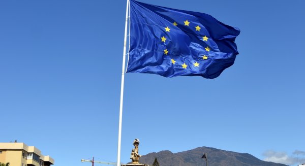 Estepona iluminará de azul distintos puntos de la ciudad para celebrar el Día de Europa