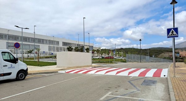 Estepona avanza en accesibilidad tras la eliminación de más de medio millar de barreras arquitectónicas
