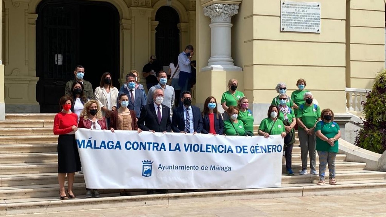 El Ayuntamiento de Málaga guarda un minuto de silencio por la última víctima de violencia de género