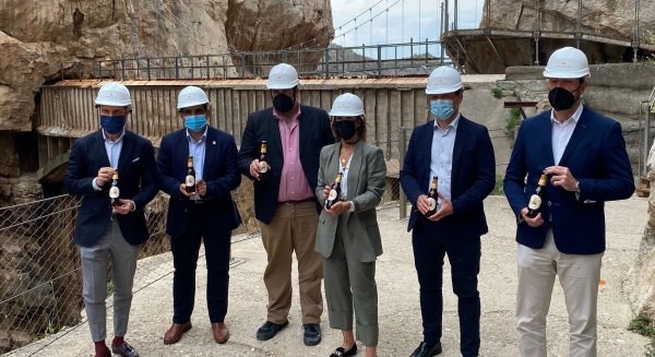 El Caminito del Rey protagoniza el etiquetado de una nueva cerveza producida en Málaga