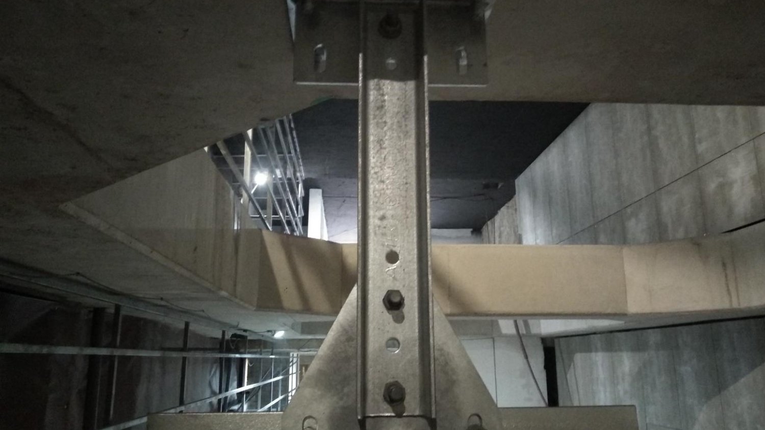Iniciada la colocación de la catenaria del Metro de Málaga en el trazado de Renfe a Atarazanas