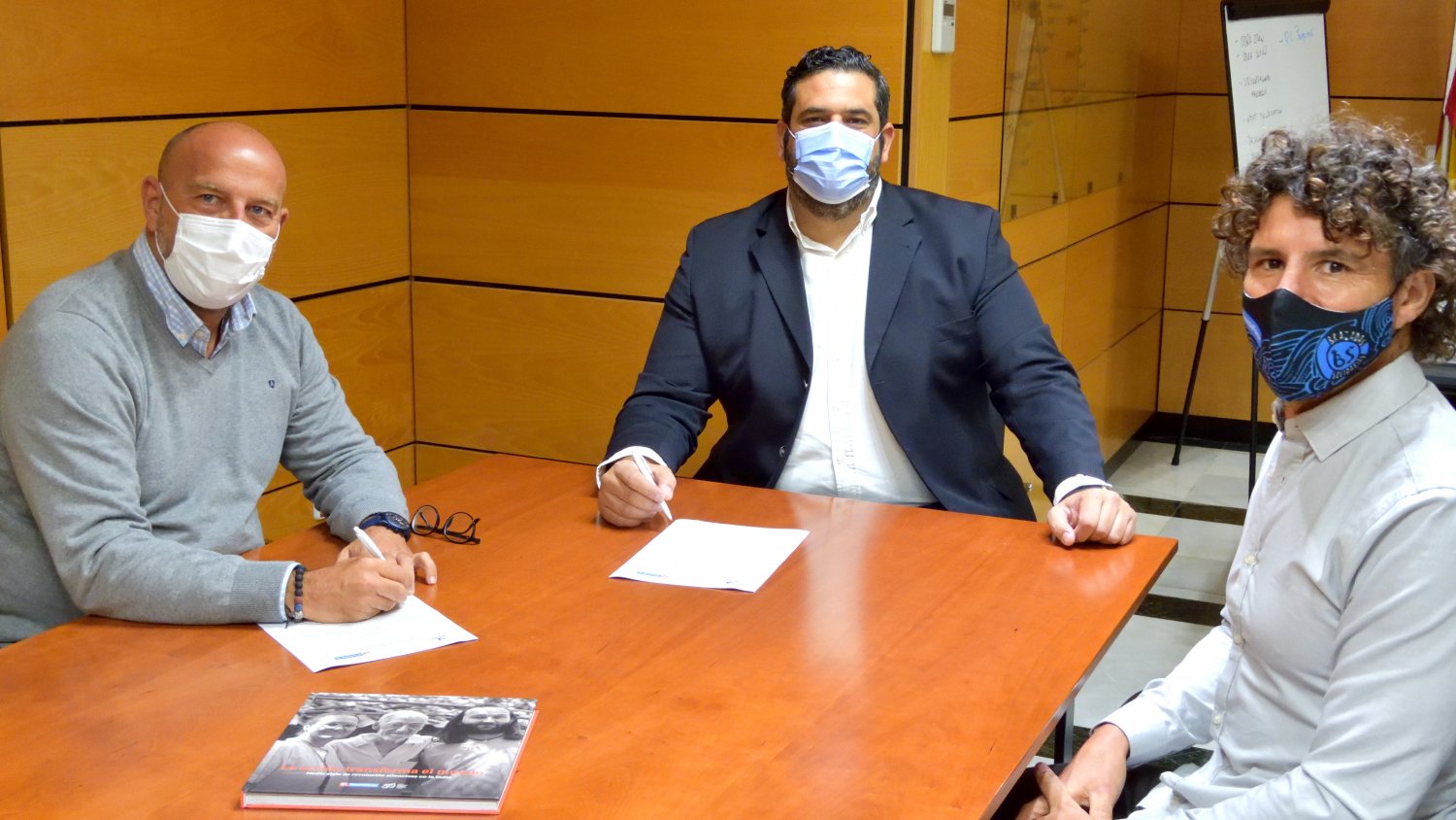 Acosol y la Fundación Vicente Ferrer firman un convenio para construir estructuras hídricas en la India