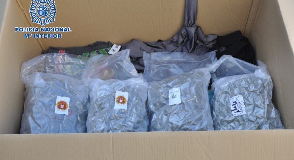 Interceptada en Vélez-Málaga una furgoneta de mudanza con 24 kilogramos de cogollos de marihuana