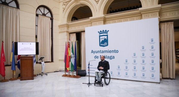 El Área de Urbanismo de Málaga impulsa una nueva ordenanza de rótulos e instalaciones publicitarias