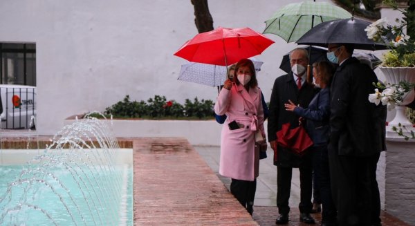 El Ayuntamiento de Málaga restaura la fuente histórica situada junto al edificio de la Cónsula