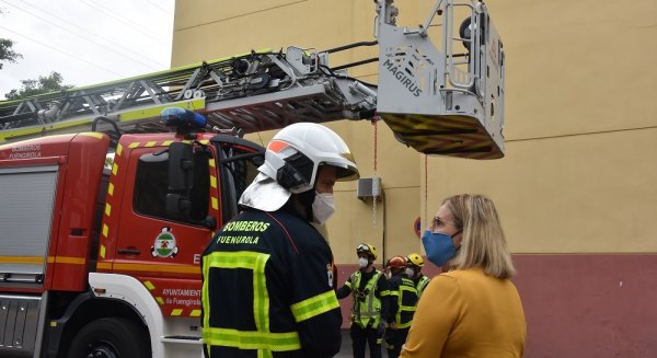 Los Bomberos de Fuengirola emplean el camión autoescala unas catorce veces al mes para rescates