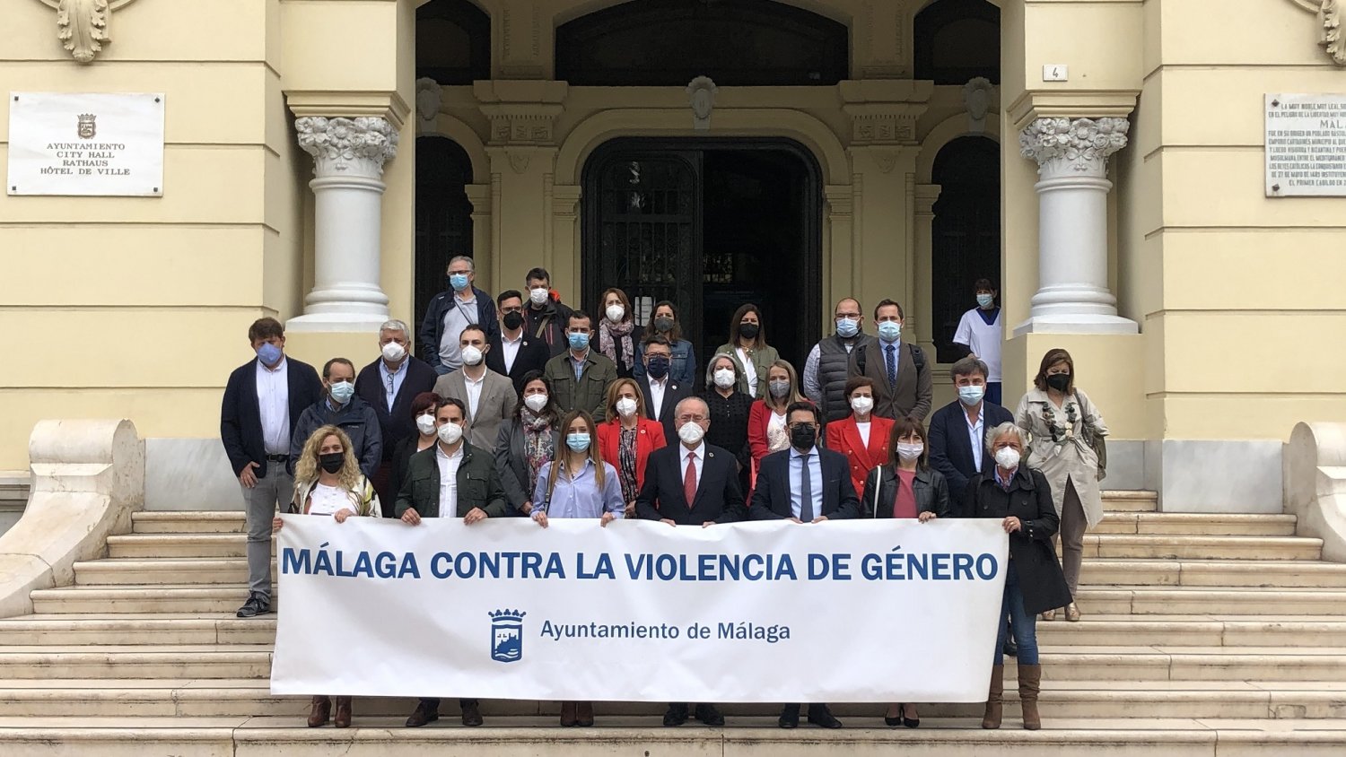 El alcalde de Málaga guarda un minuto de silencio por la última victima de violencia de género