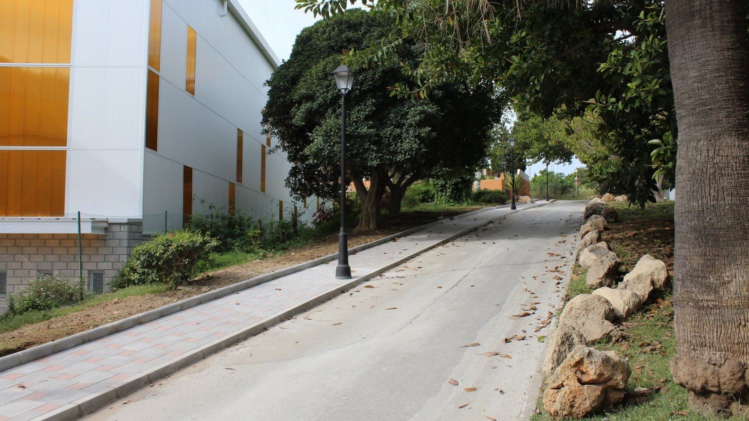 El Ayuntamiento de Fuengirola finaliza las obras de mejora de la accesibilidad en la calle El Tejar