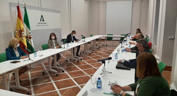 La Junta ofrece su apoyo a las empresas textiles de Málaga afectadas por la crisis sanitaria