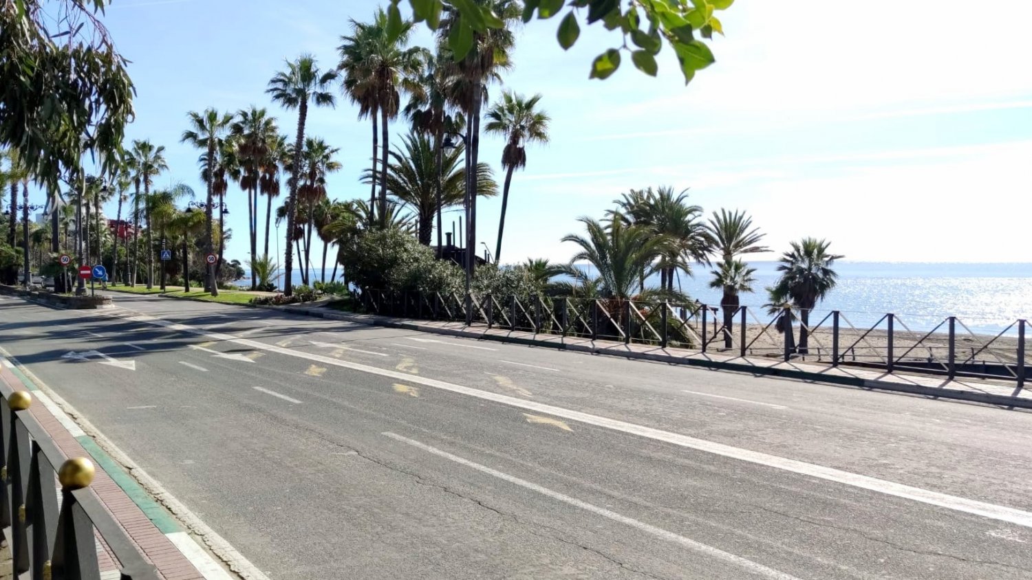 Estepona adjudica las obras para ampliar las pasarelas peatonales del puente de La Cala