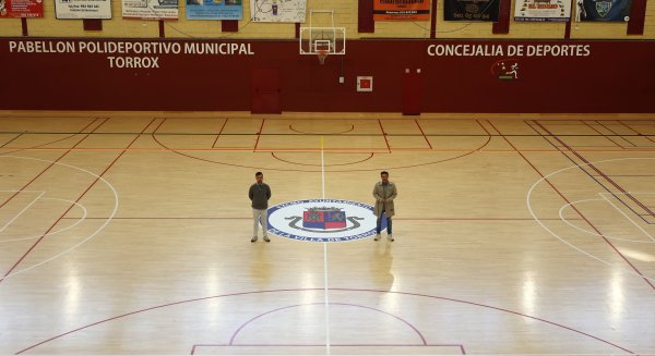Torrox cambia a led la luminaria de su Pabellón Polideportivo Municipal