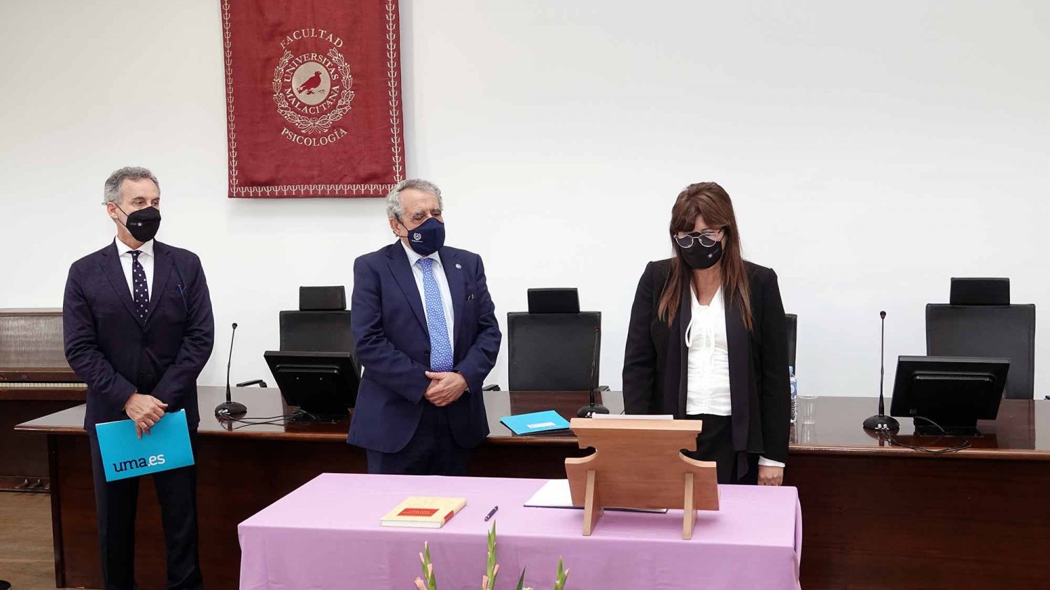 Isabel Hombrados toma posesión como decana de la Facultad de Psicología y Logopedia