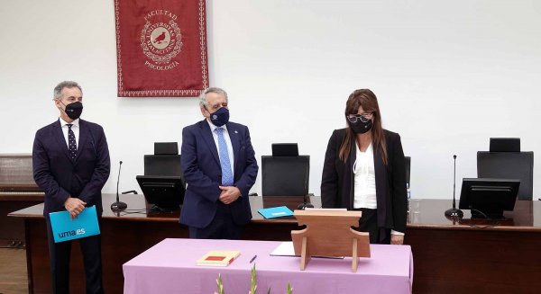 Isabel Hombrados toma posesión como decana de la Facultad de Psicología y Logopedia
