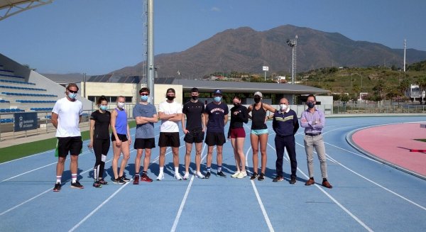 Atletas suecos de élite entrenan en las instalaciones del Estadio de Atletismo de Estepona