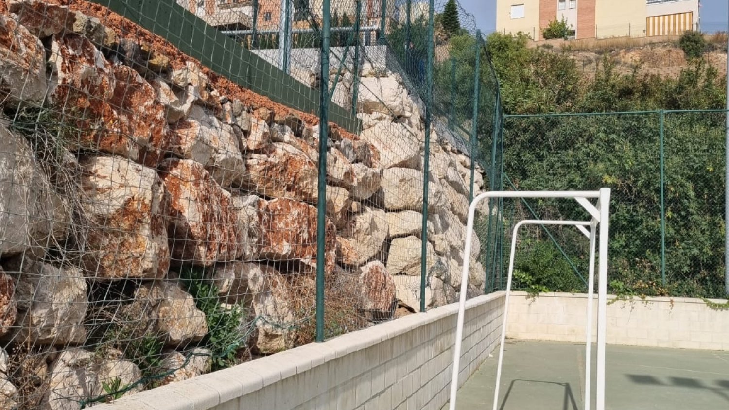 La Concejalía de Deportes del Rincón repara el vallado de las instalaciones de Los Almendros