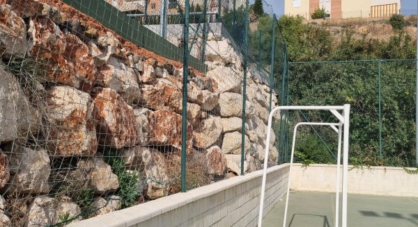 La Concejalía de Deportes del Rincón repara el vallado de las instalaciones de Los Almendros