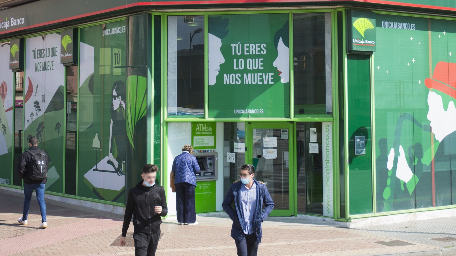 Unicaja Banco bonifica la domiciliación de nómina con una tarjeta de 150 euros