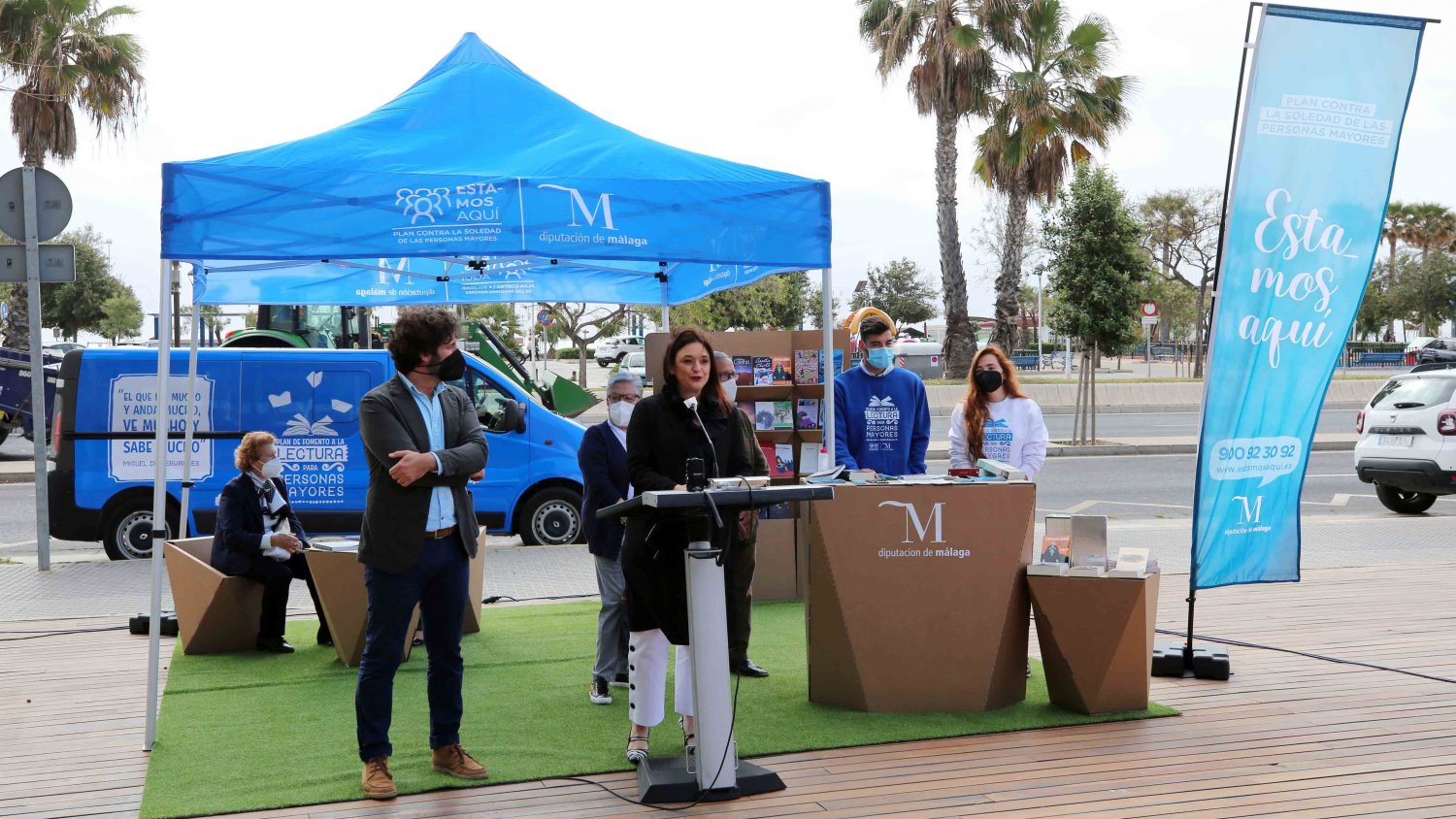 Una biblioteca itinerante de Diputación recorrerá Málaga para fomentar la lectura en los mayores