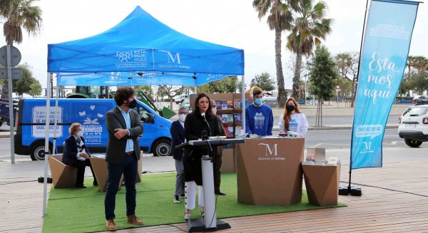 Una biblioteca itinerante de Diputación recorrerá Málaga para fomentar la lectura en los mayores