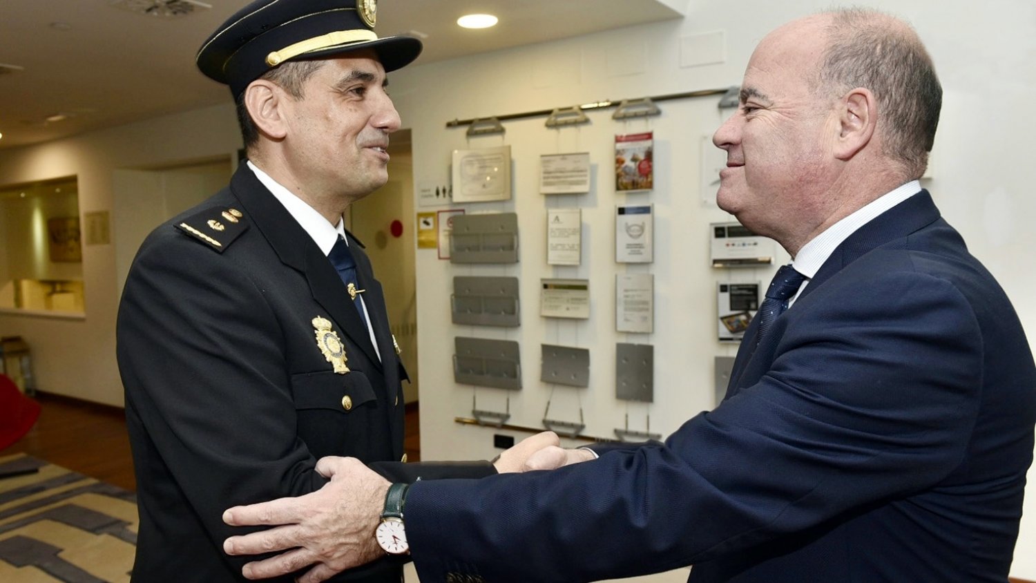 Barón asiste a la toma de posesión de Marcos Romaris como Jefe local de la Comisaría del Cuerpo Nacional de Policía