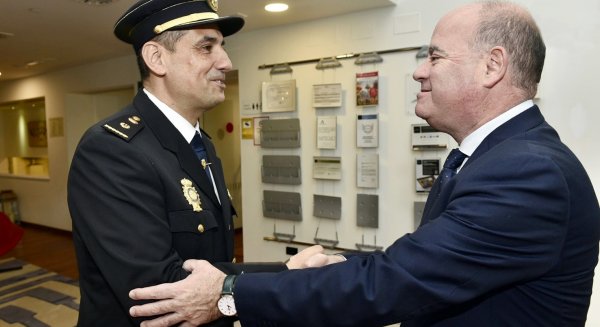 Barón asiste a la toma de posesión de Marcos Romaris como Jefe local de la Comisaría del Cuerpo Nacional de Policía