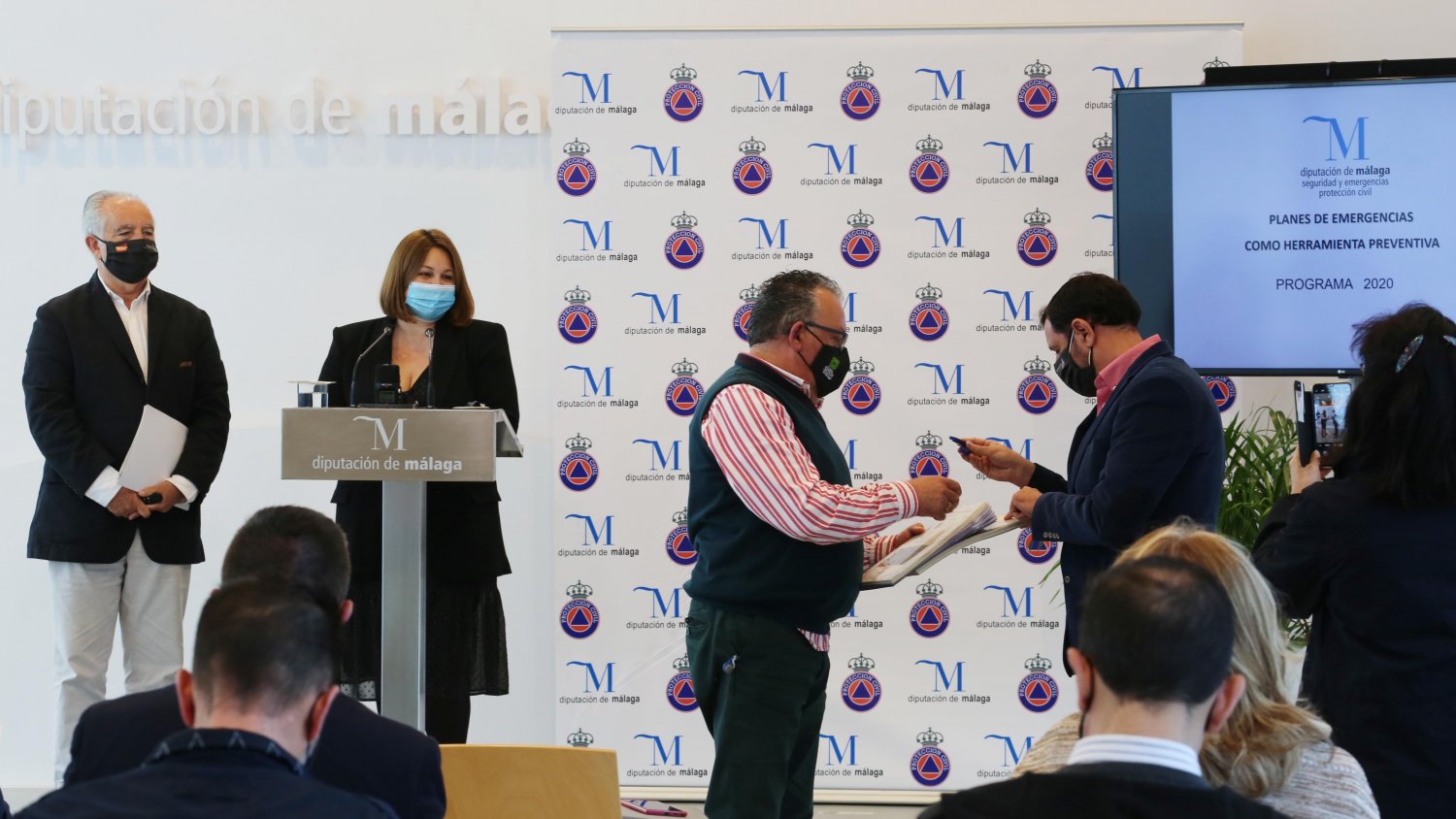 Diputación entrega planes de Protección Civil a 11 municipios malagueños