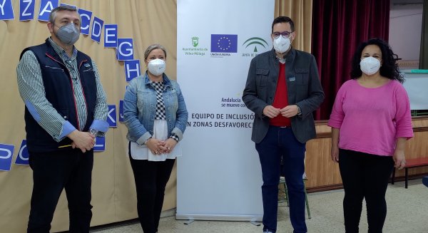 Vélez-Málaga conmemora el 'Día Internacional del Pueblo Gitano' acercando su cultura a escolares del municipio
