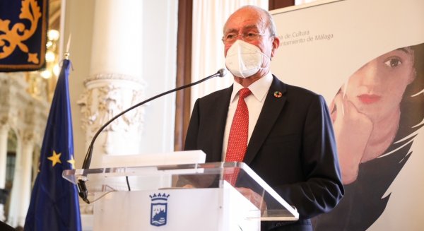 De la Torre presenta la obra 'Los años radicales' como ganadora del XIV Premio Málaga de Novela