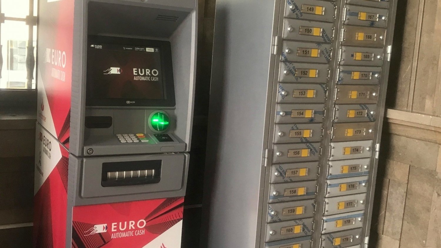 Correos instala cajeros automáticos en la sucursal 5 de Málaga y en la 3 de San Pedro de Alcántara