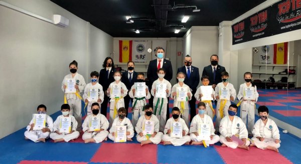 Invictus Málaga y su escuela Kobukson gradúan a más de 50 taekwondistas