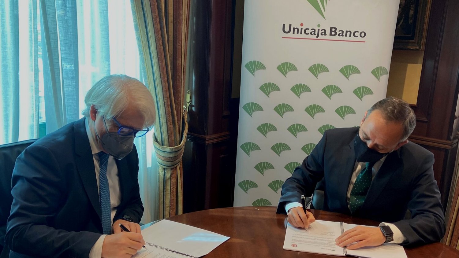 Unicaja ofrece servicios en condiciones ventajosas a más de 6.500 abogados colegiados de Málaga