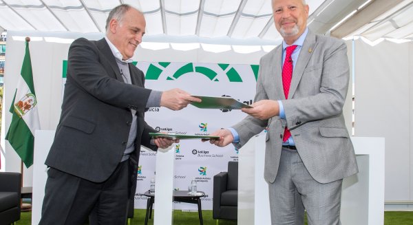 La Junta y la Liga firman un acuerdo para promover el desarrollo social a través del deporte