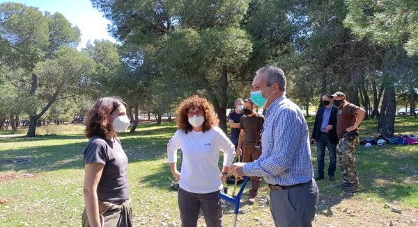 El colegio Miramar participa en la regeneración de Los Pinares de Torremolinos