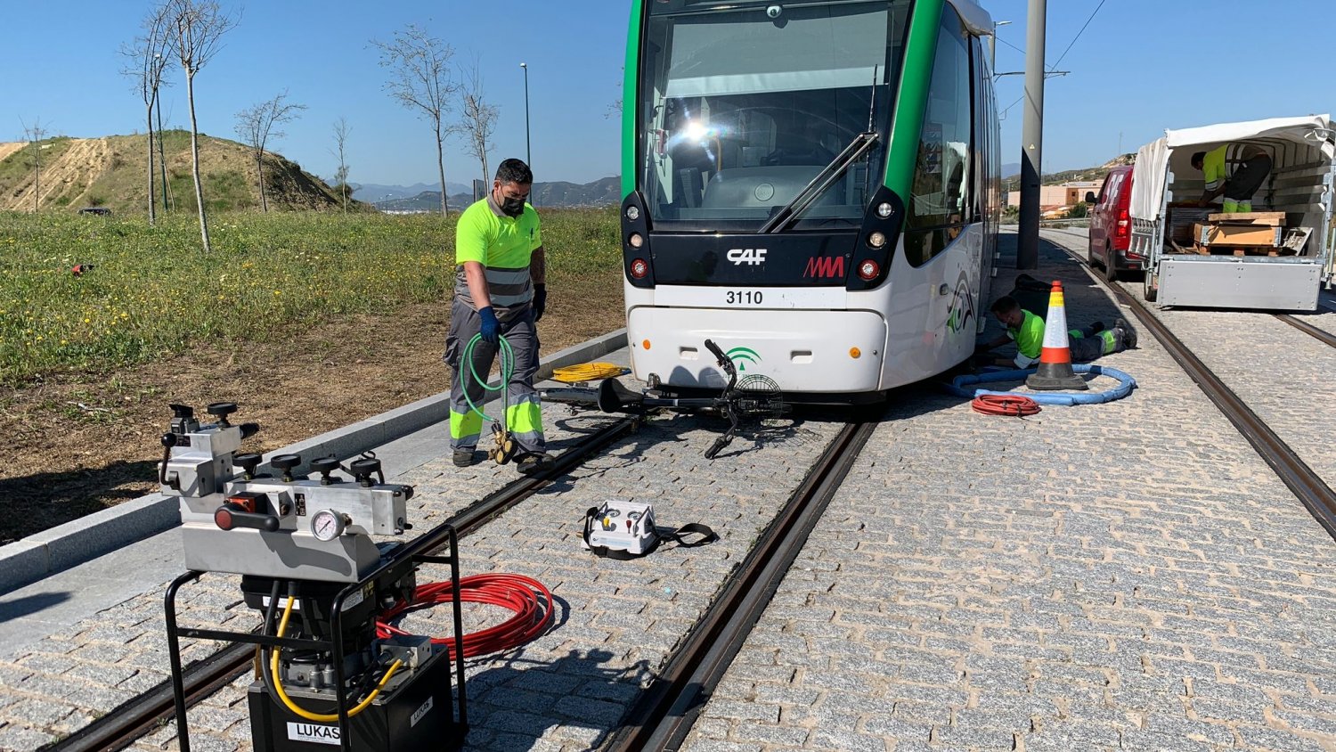 Metro de Málaga simula un descarrilamiento para probarse en una situación de emergencia