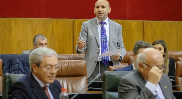 PSOE pregunta a la Junta para mantener el empleo en el sector textil de Alozaina y Cuevas Bajas