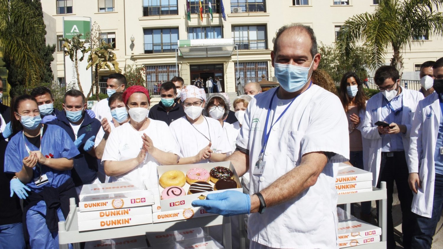 Dunkin’ entrega más de medio millar de dunkins en el Hospital Regional Universitario de Málaga