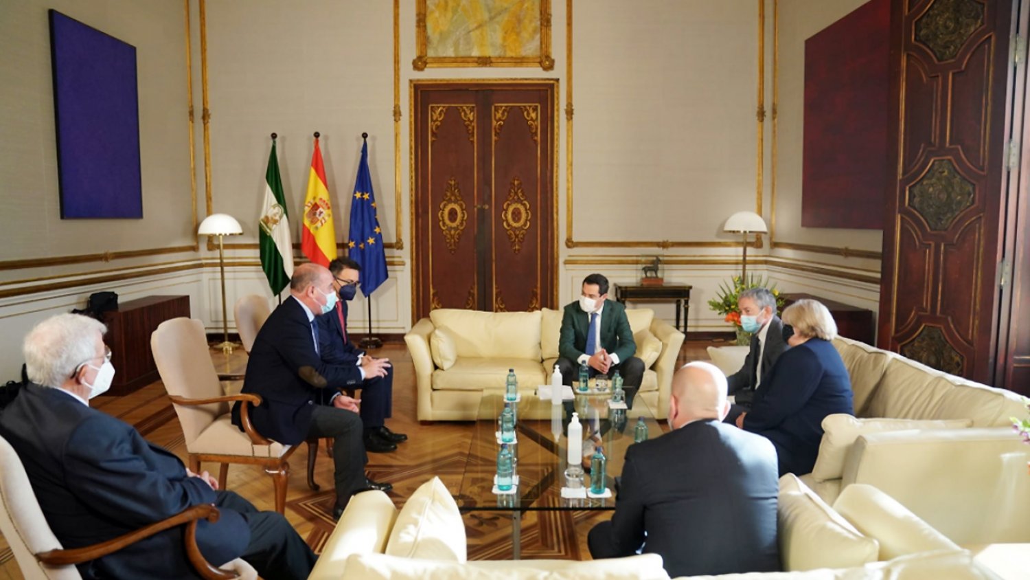 Juanma Moreno recibe al Presidente del Grupo IDEC como socio del Puerto Seco de Antequera