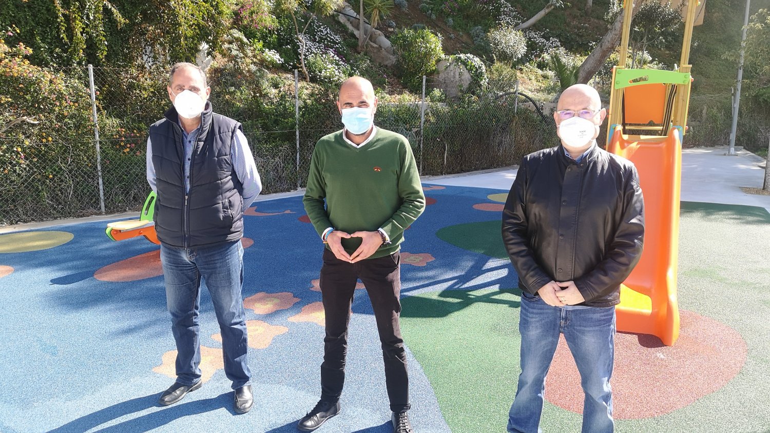Vélez- Málaga presenta el nuevo parque infantil junto a la Tenencia de Alcaldía de Mezquitilla