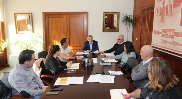 El Ayuntamiento de Marbella mantiene una reunión con los cinco colegios de San Pedro Alcántara