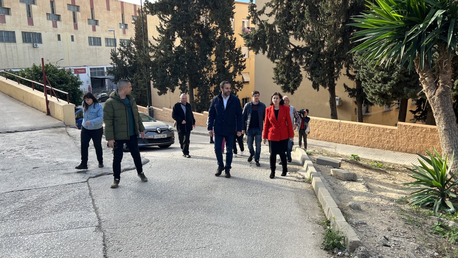 El PSOE exige al Ayuntamiento un plan de remodelación integral en la barriada de Las Flores