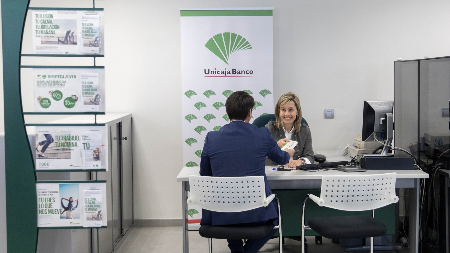 Unicaja apoya a las empresas ante el COVID-19 con la cobertura de las bajas médicas por el virus