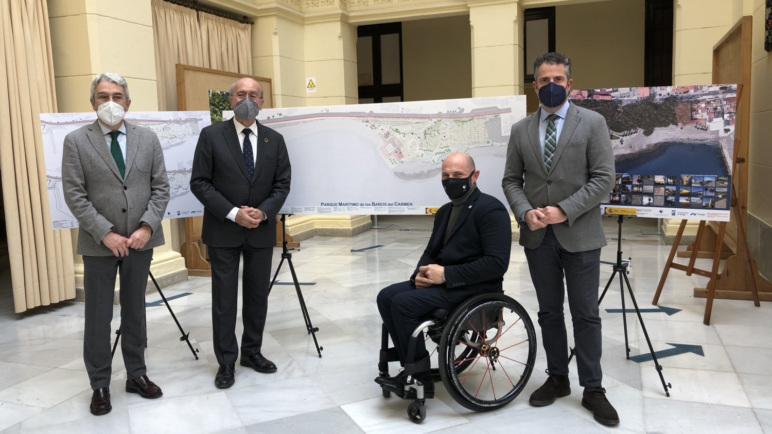 El alcalde de Málaga presenta el nuevo proyecto de los Baños del Carmen