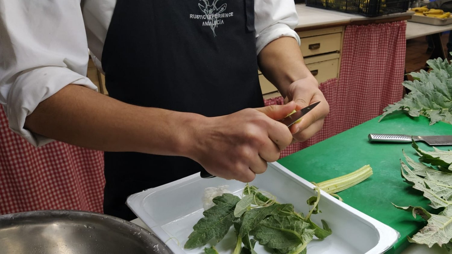 Jóvenes tutelados se forman como cocineros profesionales en Ronda para obtener una salida laboral